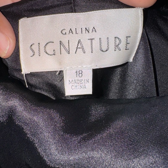 Signature One-Shoulder Black Dress - Picture 4 of 4